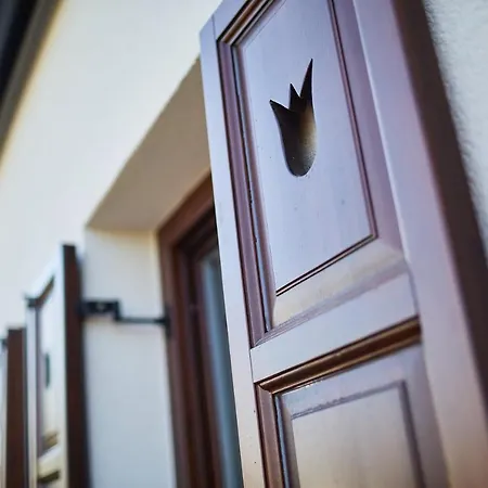 Rozsabarack Vendeghazak 公寓 *