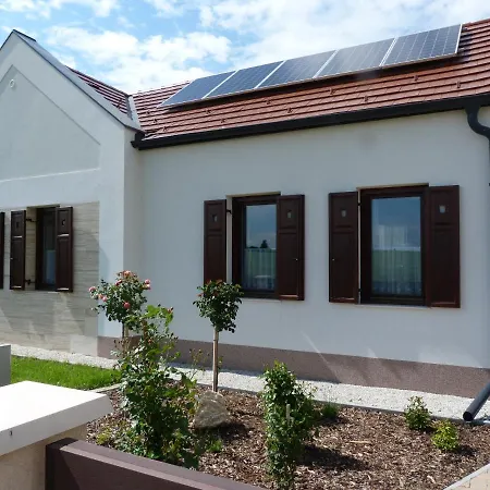 Rozsabarack Vendeghazak 公寓 *