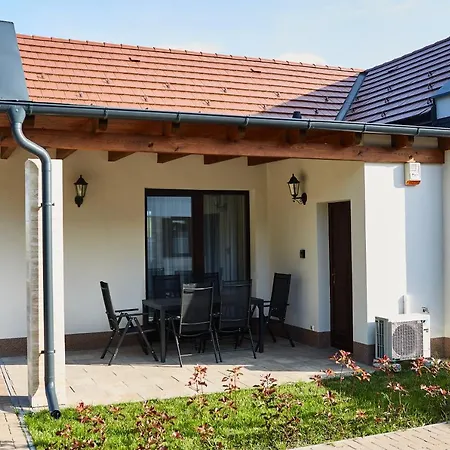 Rozsabarack Vendeghazak 公寓 *