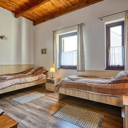 Rozsabarack Vendeghazak * Hegykő