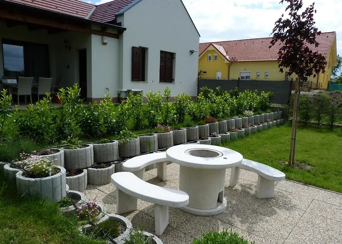 Rozsabarack Vendeghazak Apartment *