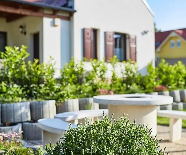 Apartment Rozsabarack Vendeghazak